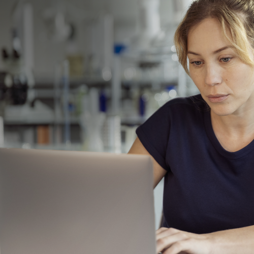 UNE FEMME SCIENTIFIQUE SUR DEUX révèle avoir subi du harcèlement sexuel au cours de sa carrière