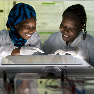 Two women working in a lab.